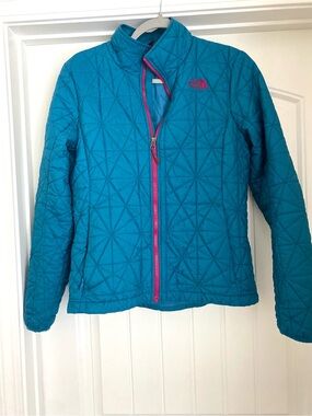 The North Face women’s Teal Quilted Jacket with Pink Zip